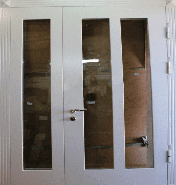 Заказать ST-671 Металлическая дверь со стеклопакетами, белый шпон